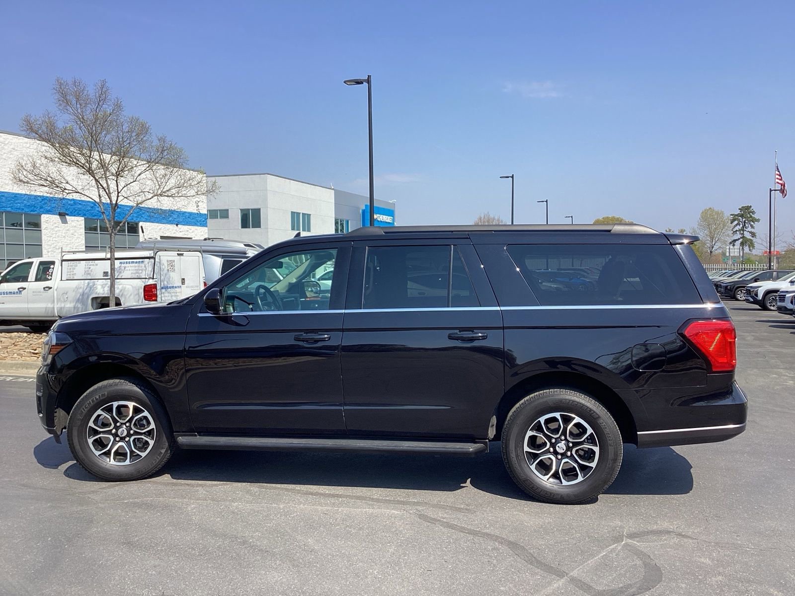 Used 2024 Ford Expedition Max XLT image 6