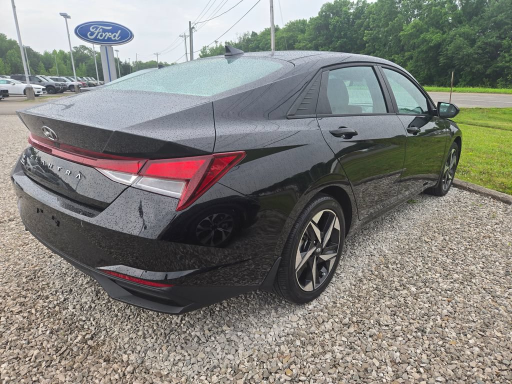 Used 2023 Hyundai Elantra SEL w/ Convenience Package FWD image 4