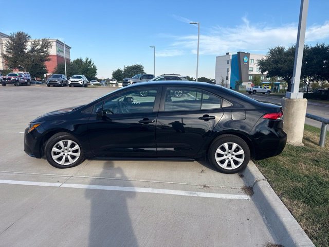 Used 2025 Toyota Corolla LE FWD image 5