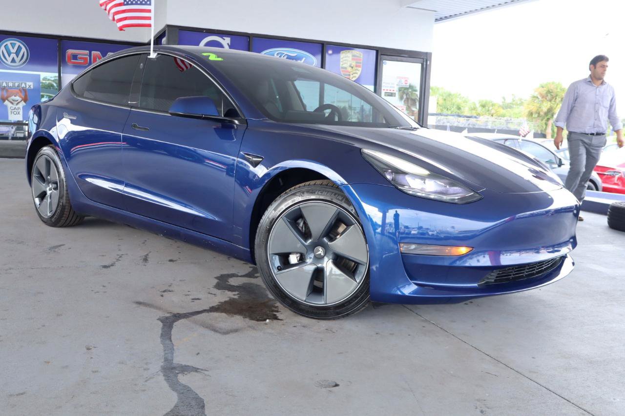 Used 2023 Tesla Model 3 Standard Range RWD image 3