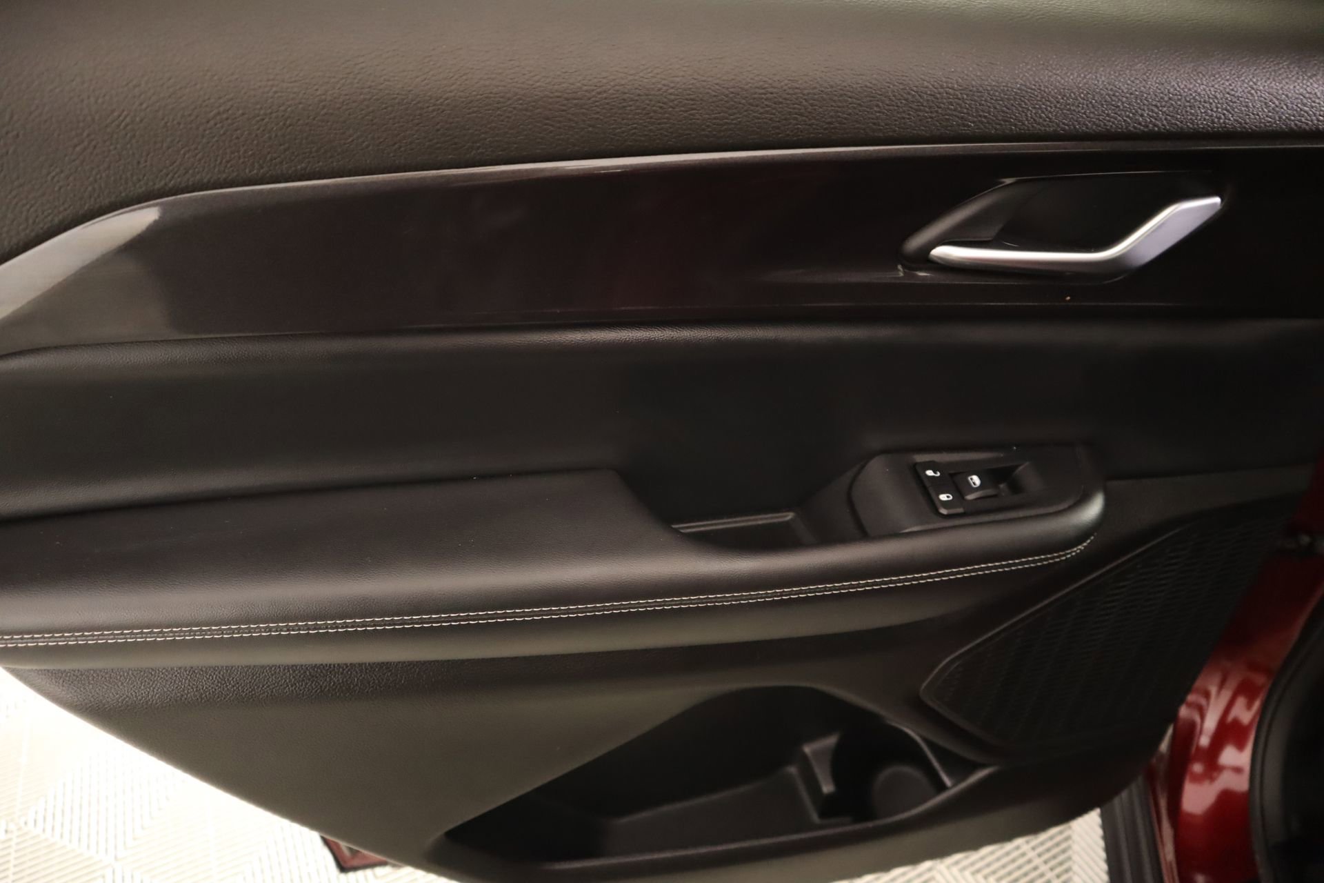 Used 2023 Jeep Grand Cherokee L Laredo image 18