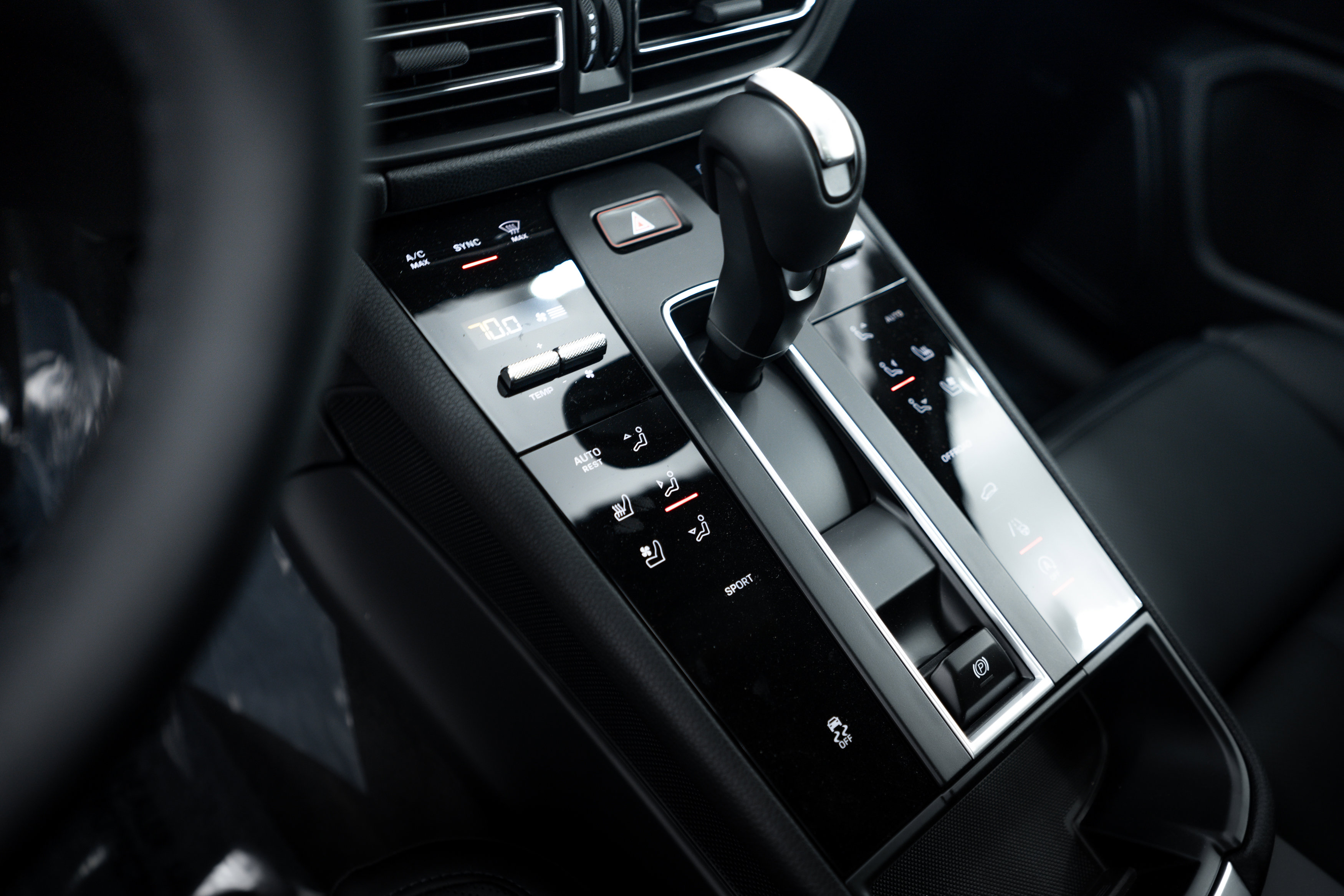 New 2025 Porsche Macan image 17