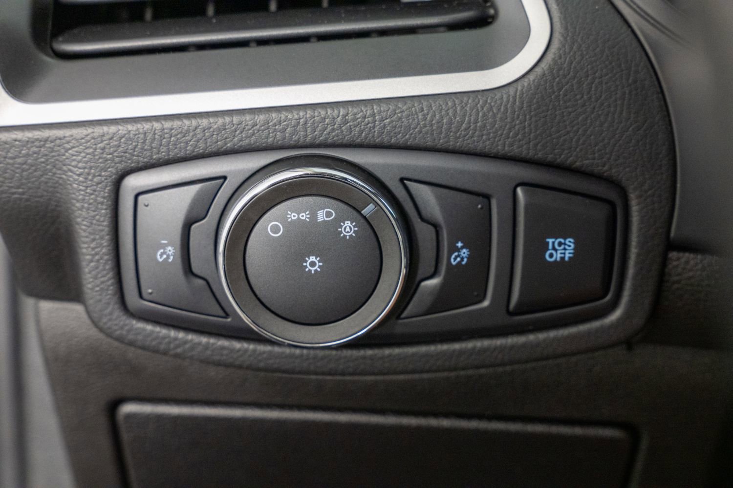 Used 2022 Ford Edge SE w/ Black Appearance Package image 39