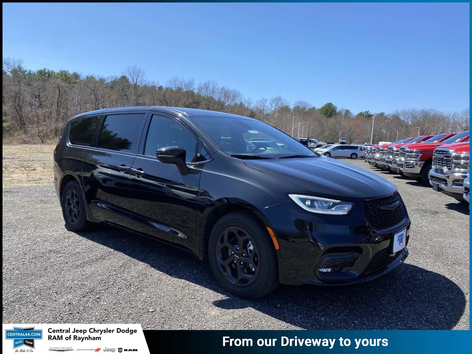 New 2023 Chrysler Pacifica Touring-L w/ S Appearance Package