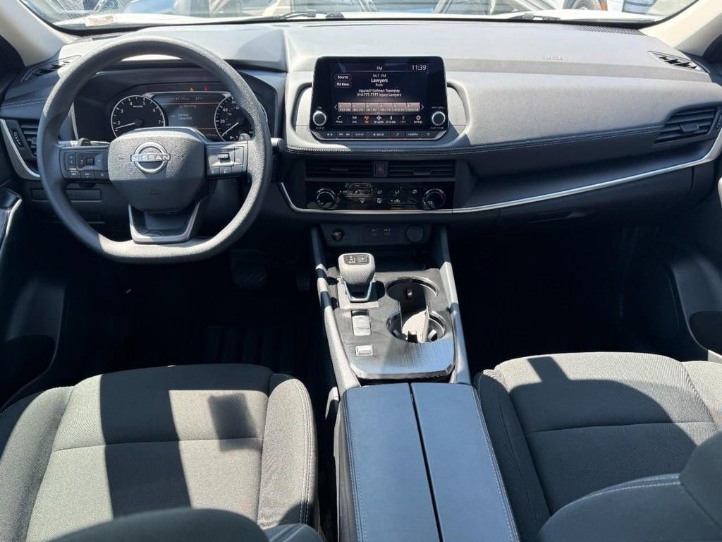 Used 2025 Nissan Rogue S FWD image 11
