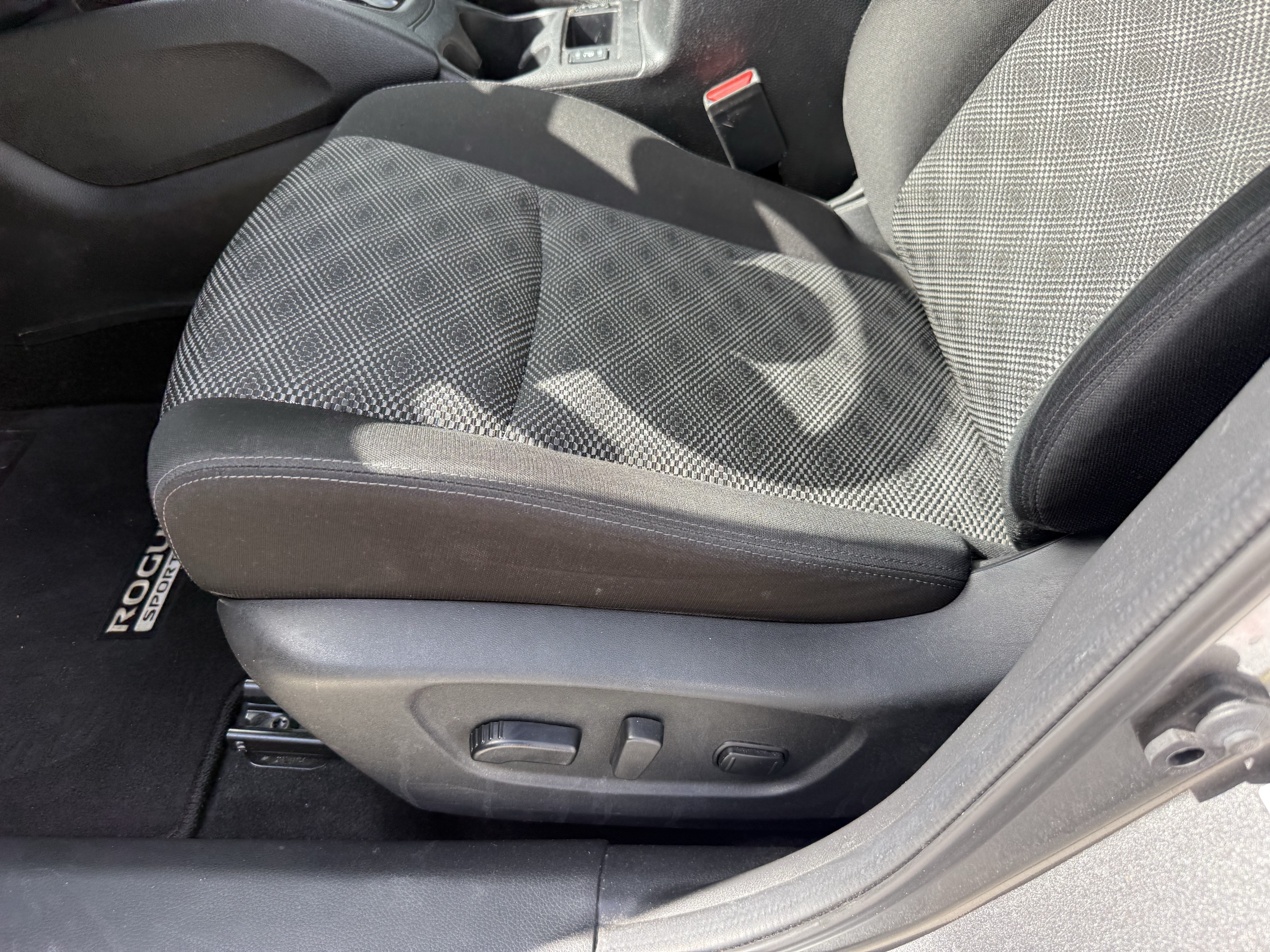 Used 2022 Nissan Rogue Sport SV FWD image 29