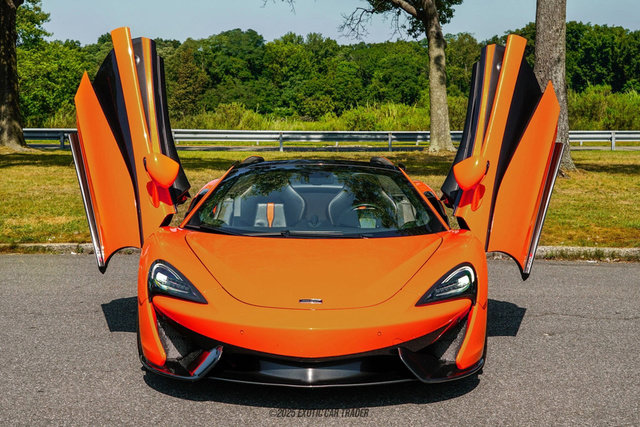 Used 2019 McLaren 570S Spider image 24