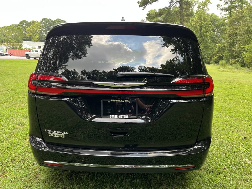 New 2026 Chrysler Pacifica Select FWD image 4
