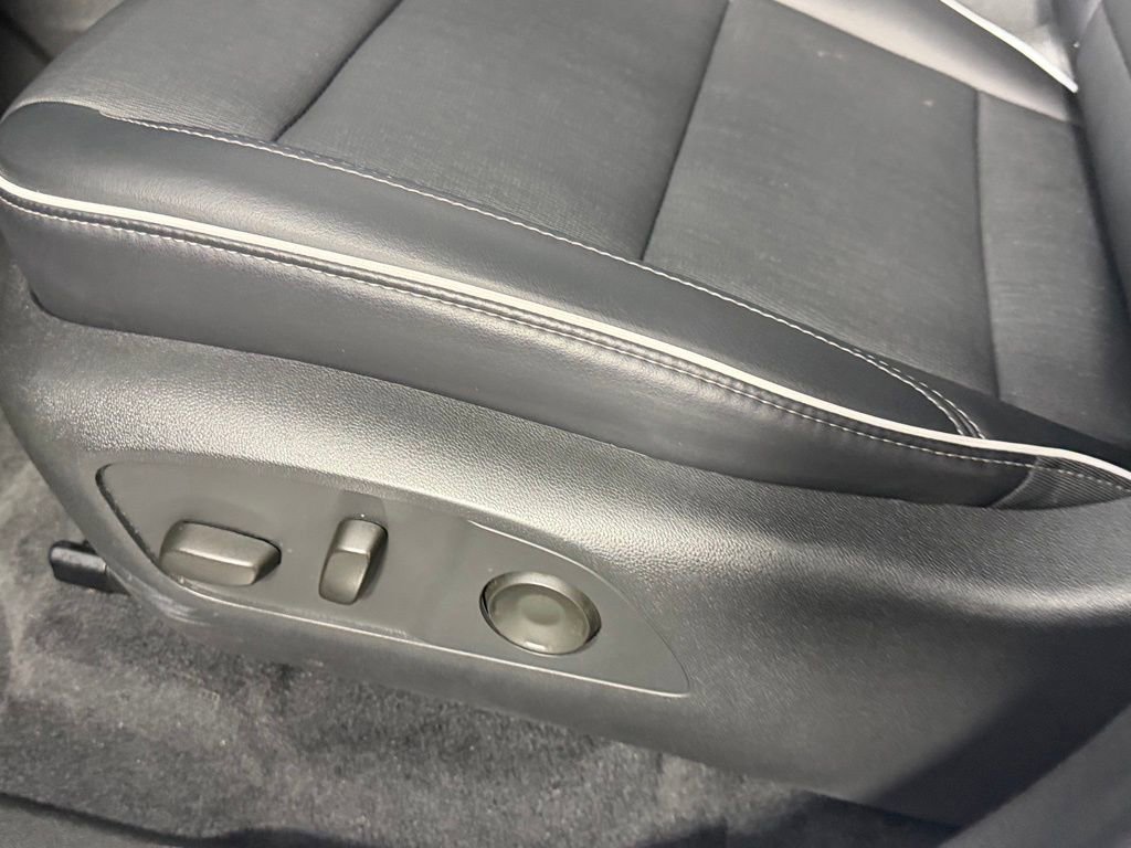 Used 2025 Buick Enclave Preferred AWD/4WD image 22