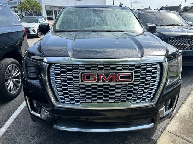 Used 2023 GMC Yukon XL Denali w/ Denali Reserve Package AWD/4WD image 3