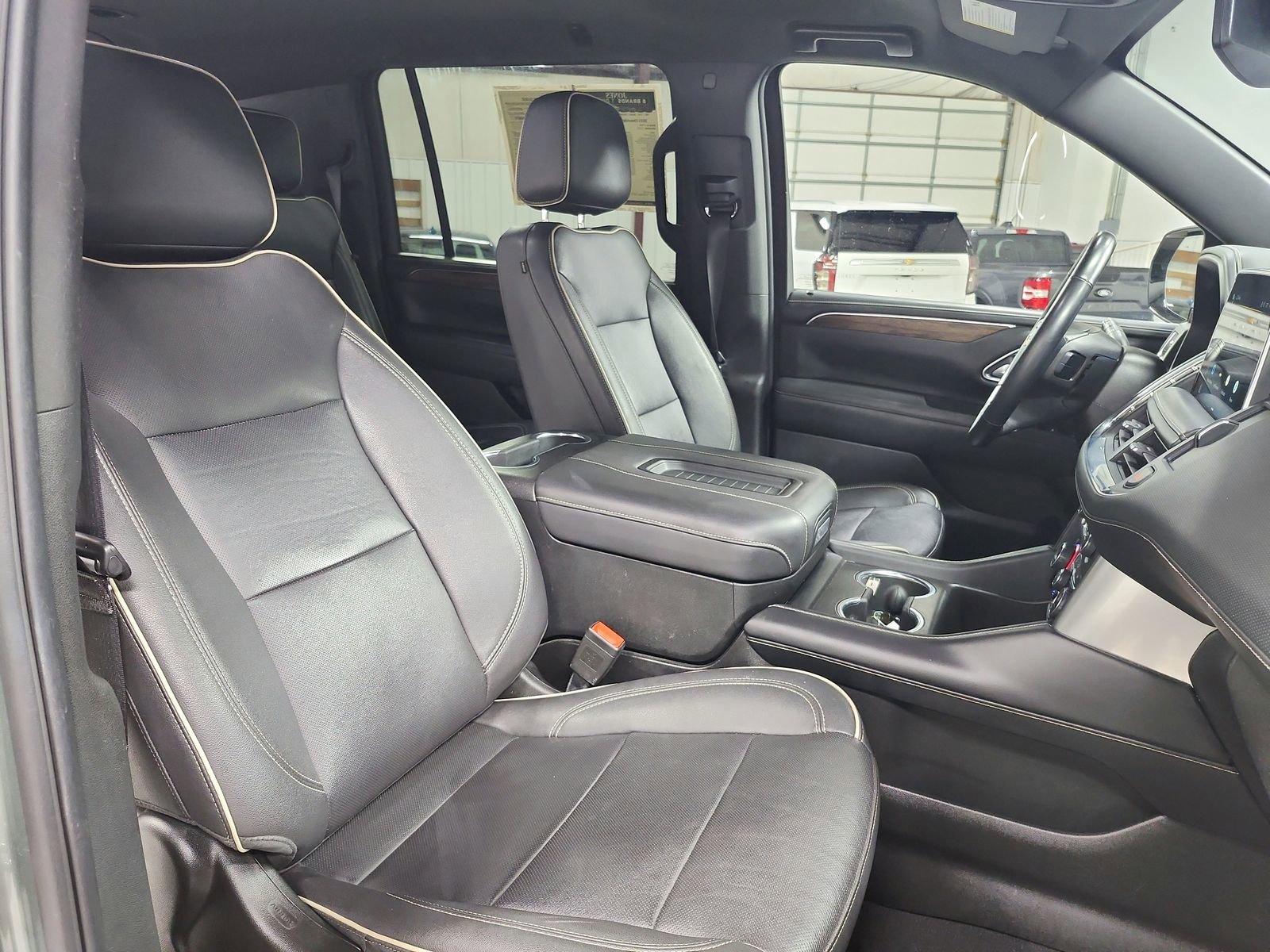 Used 2023 Chevrolet Suburban Premier AWD/4WD image 43