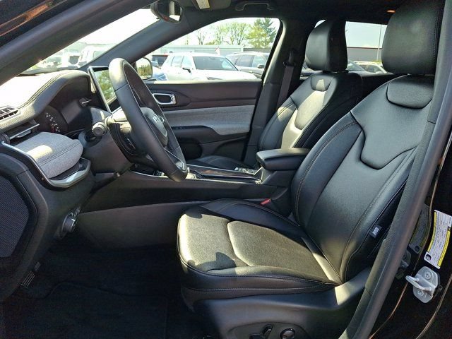 Certified 2024 Jeep Compass Latitude AWD/4WD image 17
