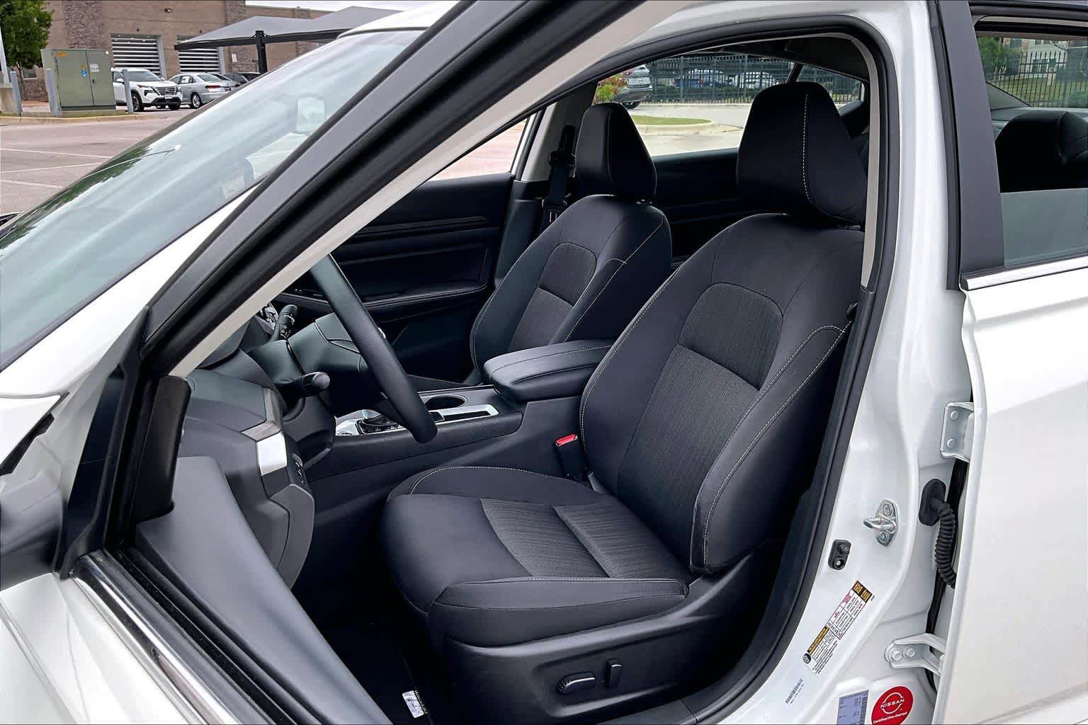 Used 2025 Nissan Altima 2.5 SV FWD image 8