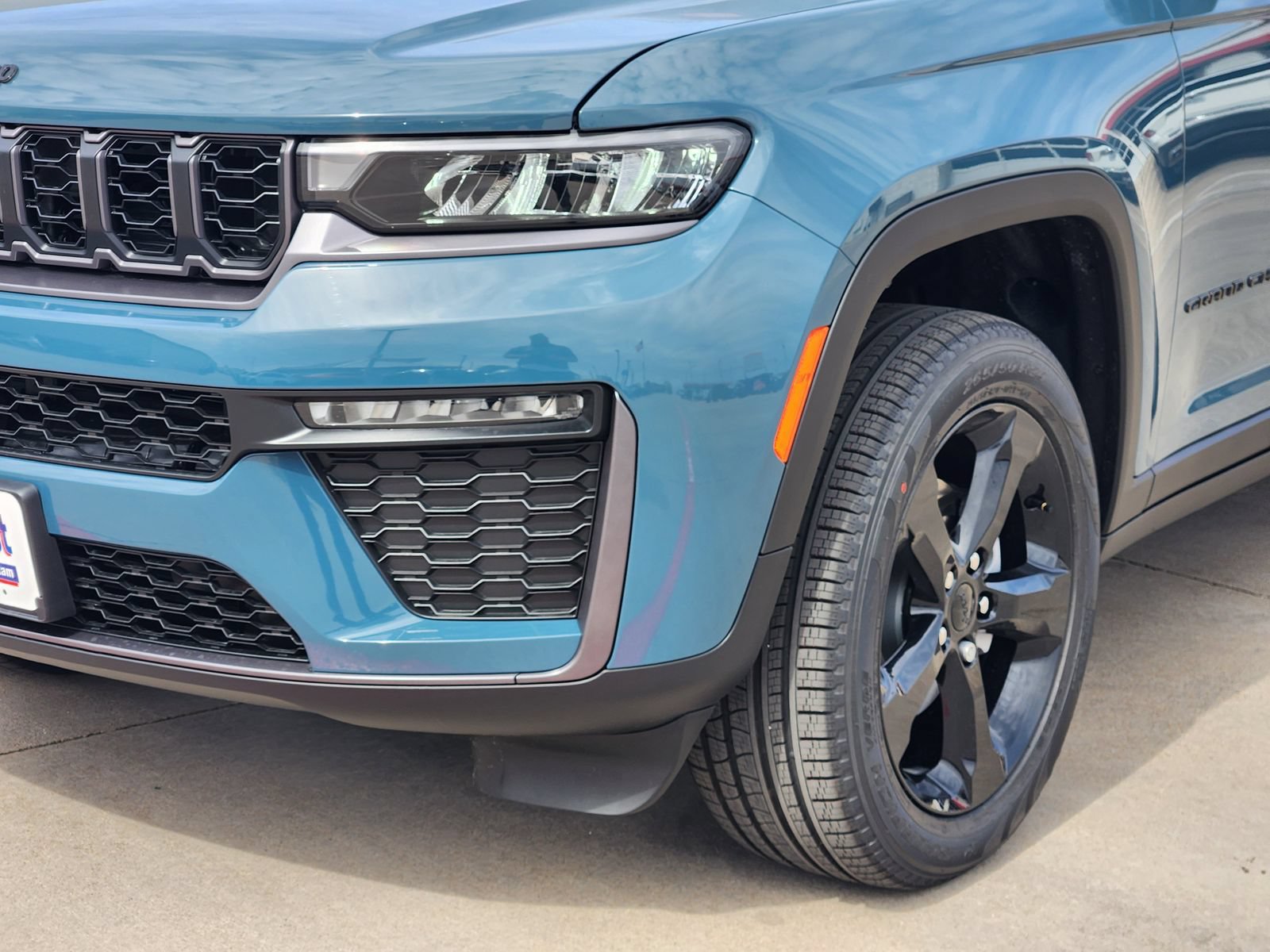 New 2026 Jeep Grand Cherokee Limited w/ Limited Altitude Package RWD image 9
