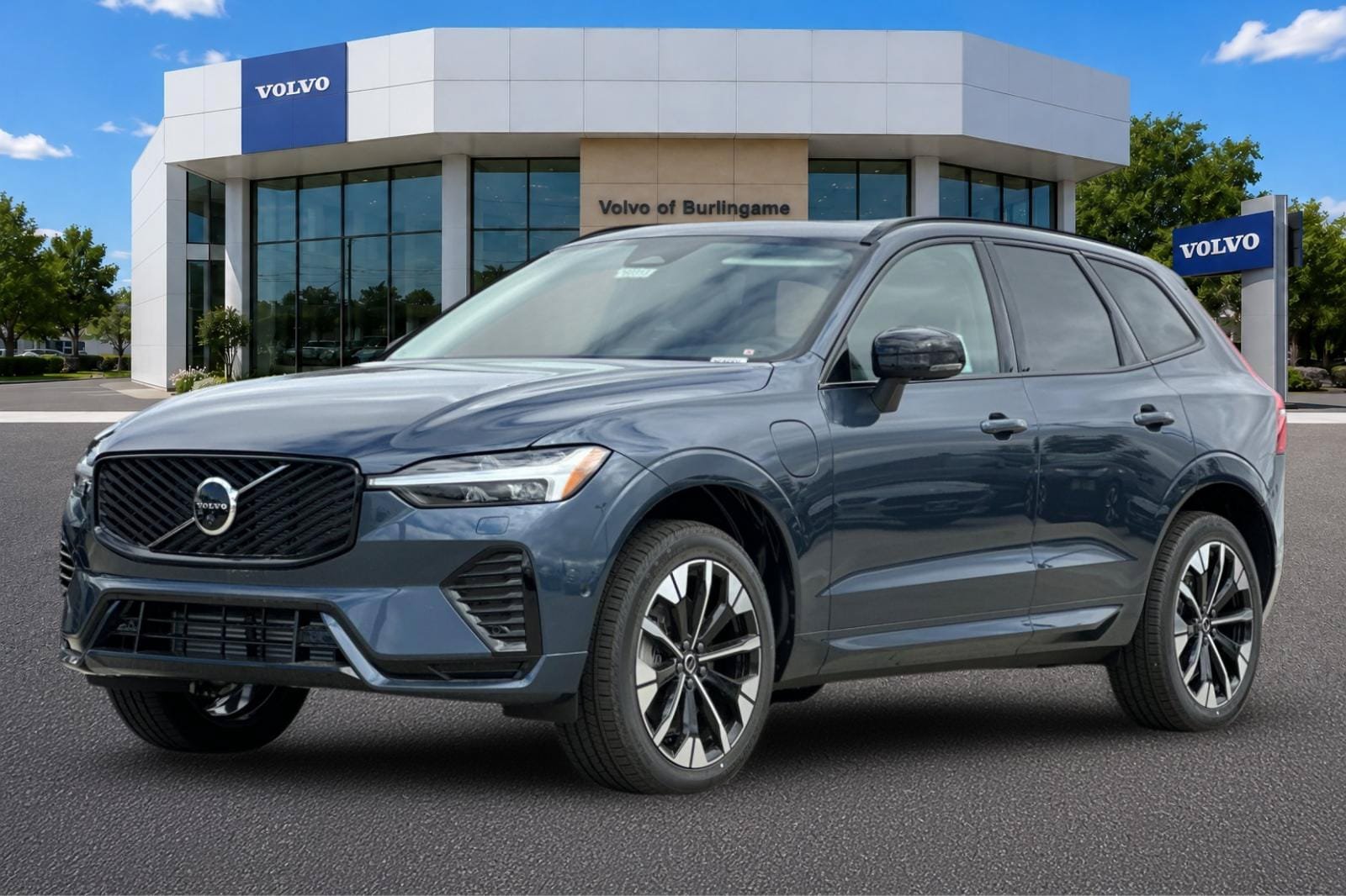 New 2026 Volvo XC60 T8 Plus w/ Climate Package AWD/4WD image 7