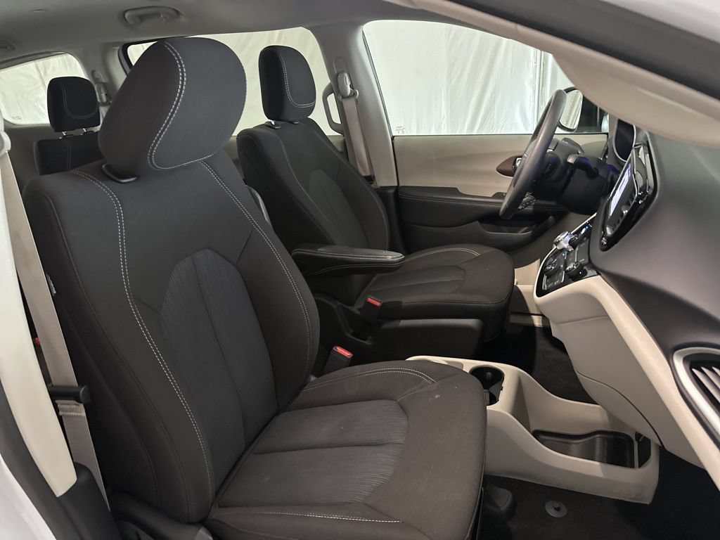 Used 2024 Chrysler Voyager LX FWD image 16