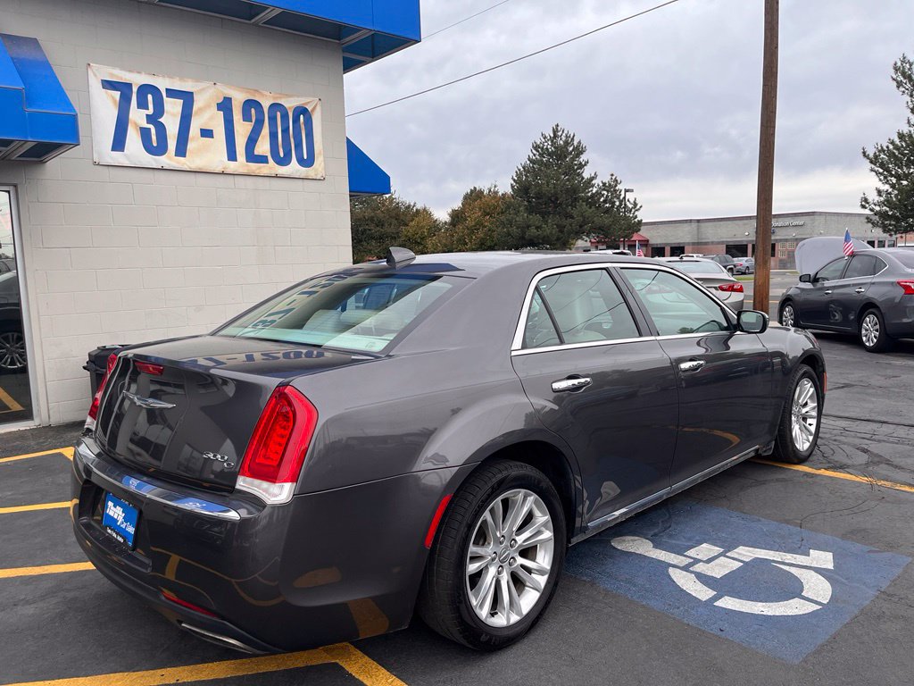 Used 2016 Chrysler 300 C RWD image 3