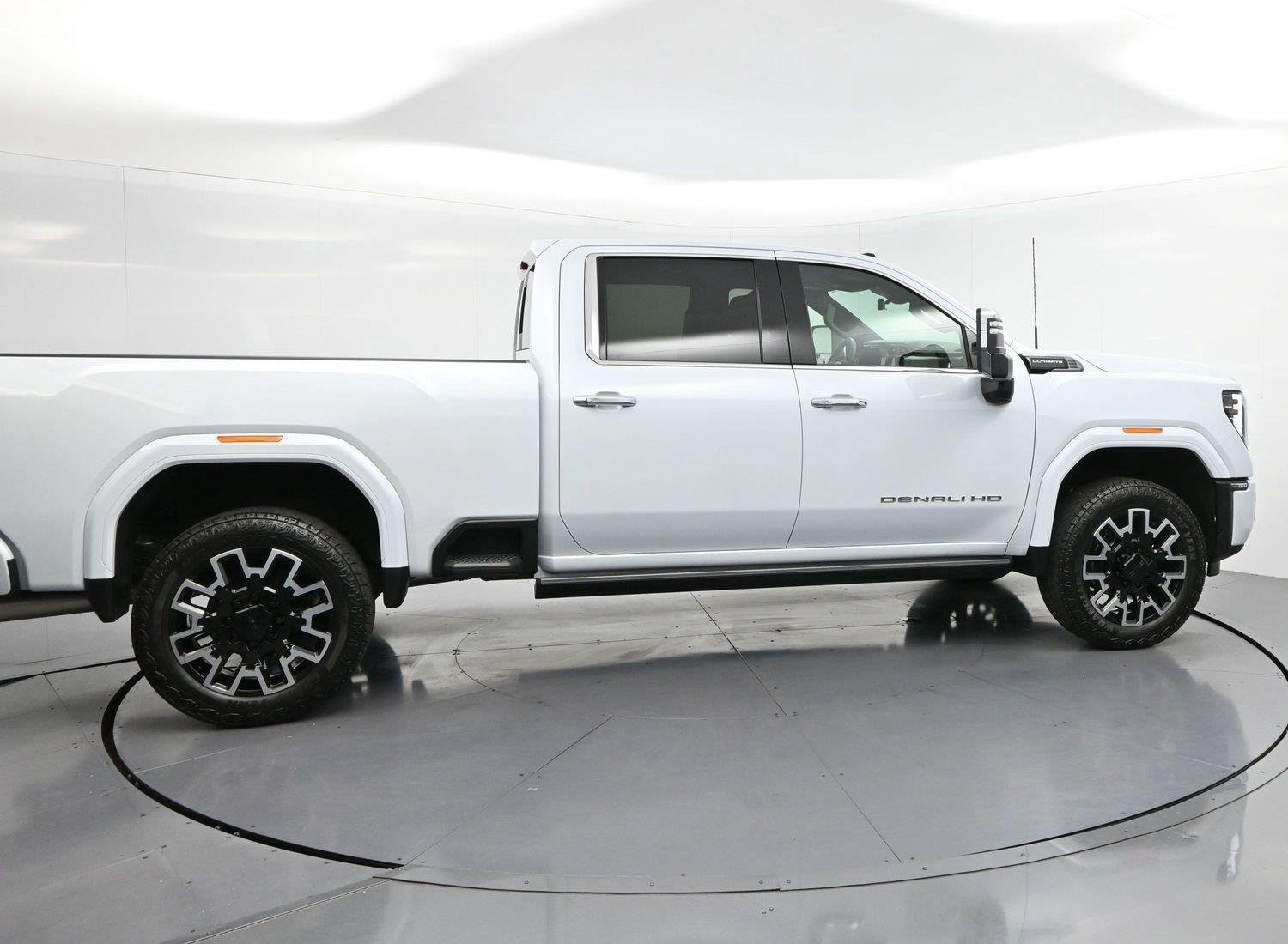 Used 2026 GMC Sierra 2500 Denali Ultimate AWD/4WD image 8