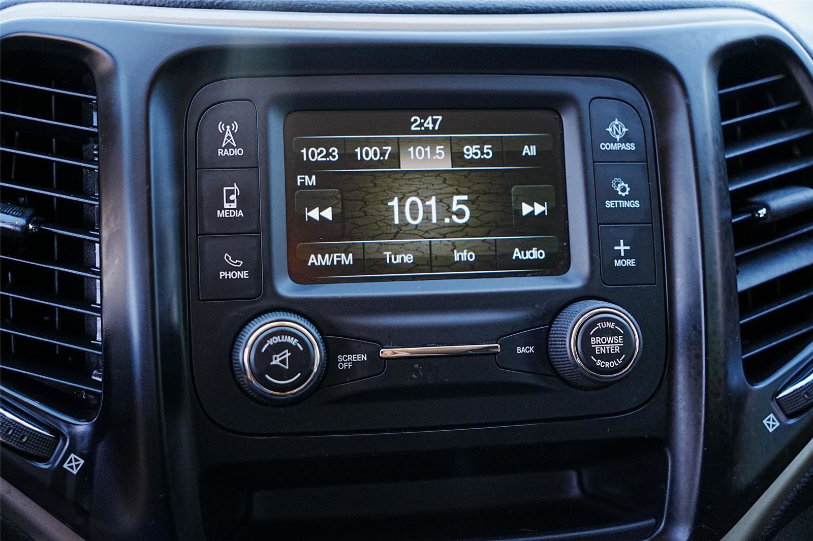 Used 2016 Jeep Cherokee Sport image 19