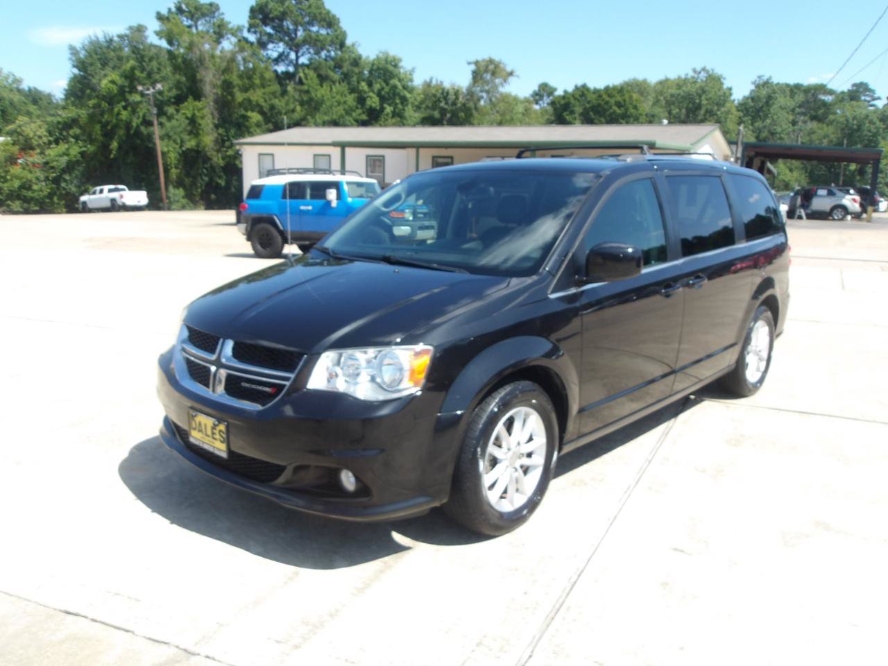 Used 2019 Dodge Grand Caravan SXT FWD image 2