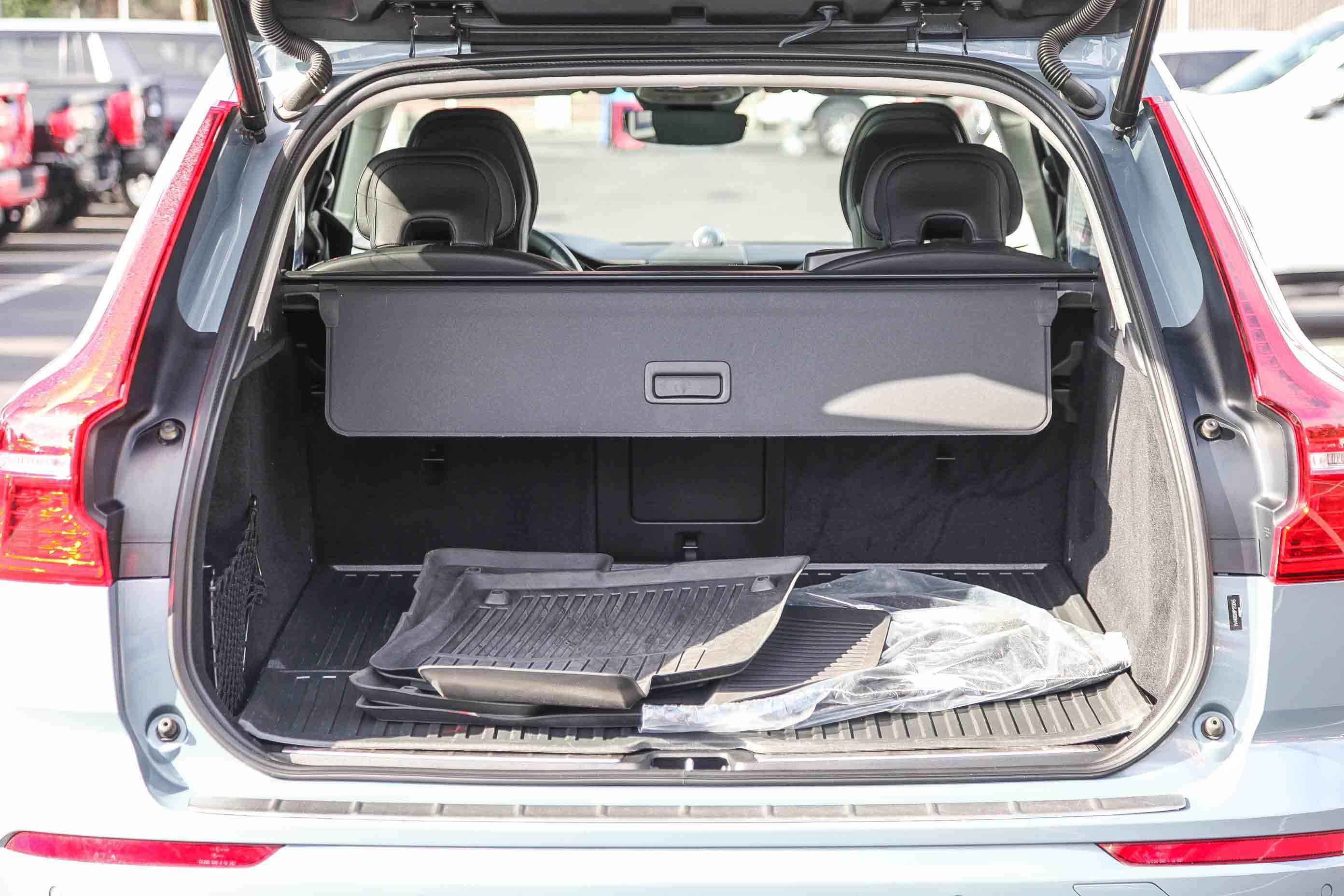 Used 2023 Volvo XC60 T8 Ultimate image 24