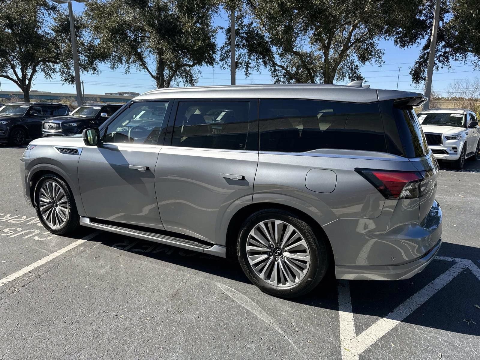 Used 2025 INFINITI QX80 Sensory image 4