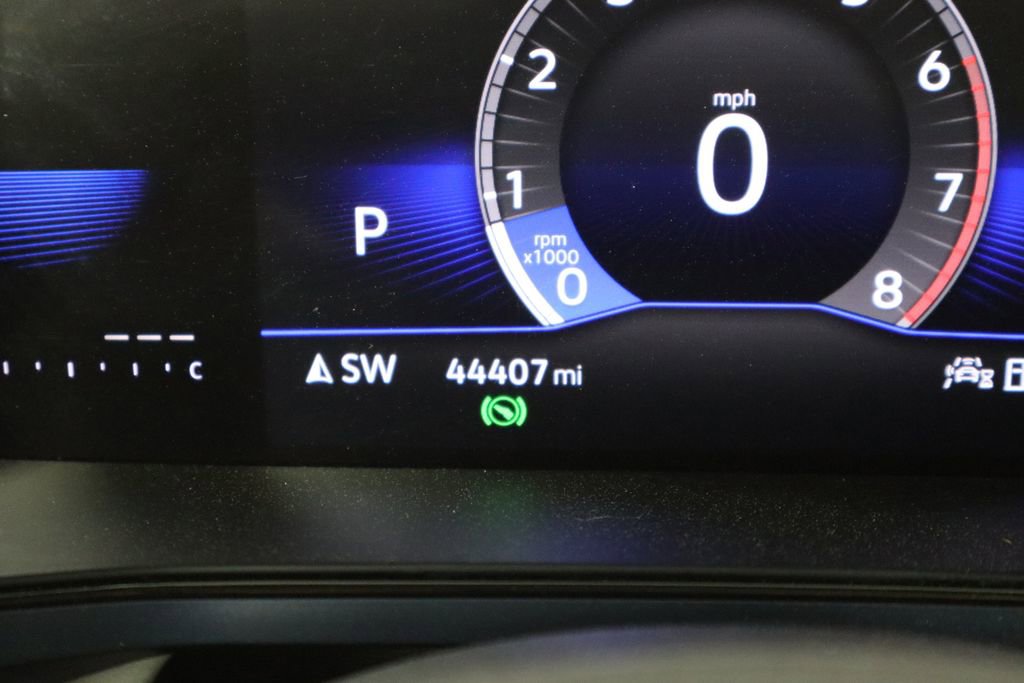 Used 2023 Volkswagen Taos SE w/ Panoramic Sunroof Package image 39