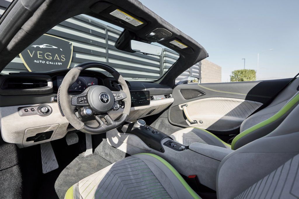 Used 2023 Maserati MC20 Spyder RWD image 2
