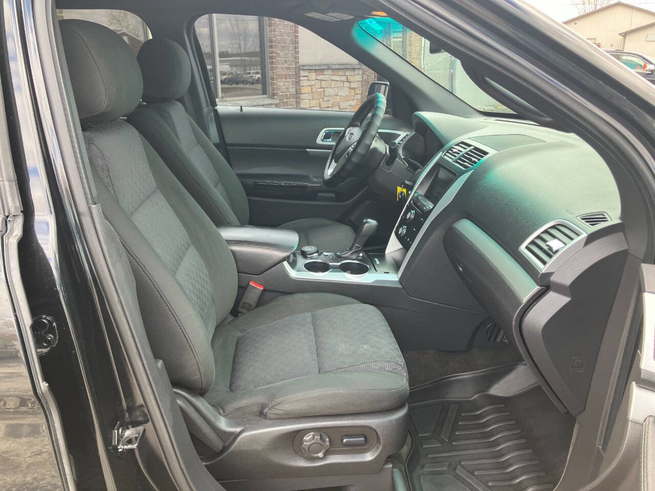 Used 2015 Ford Explorer XLT AWD/4WD image 15