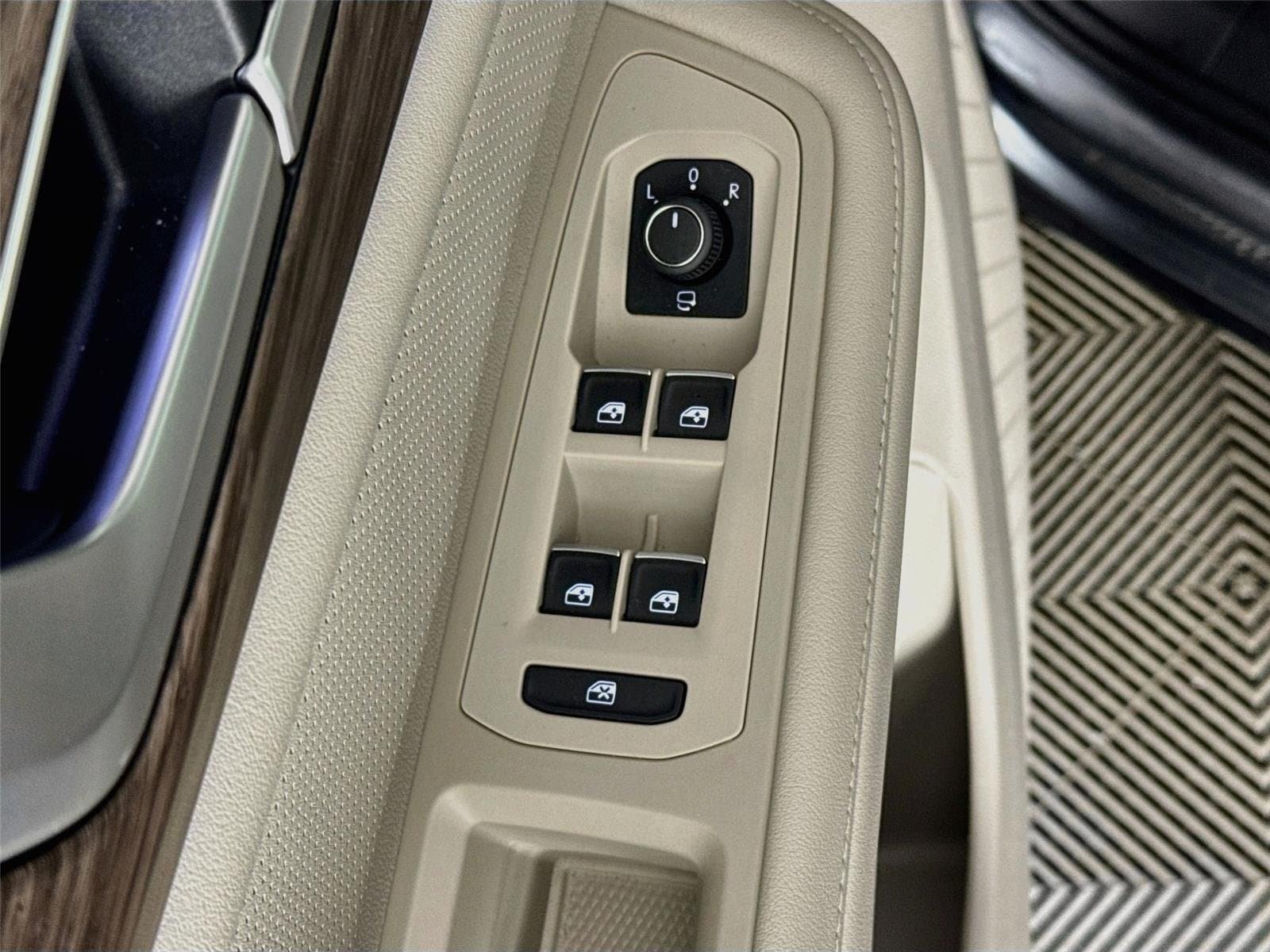 Used 2024 Volkswagen Atlas SEL Premium R-Line AWD/4WD image 19