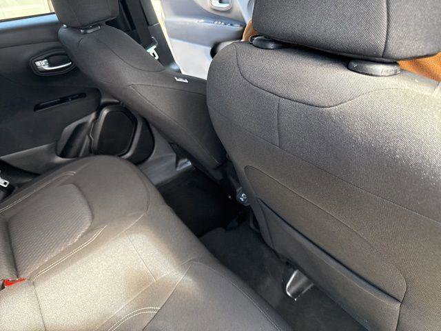 Used 2021 Jeep Renegade Latitude image 33