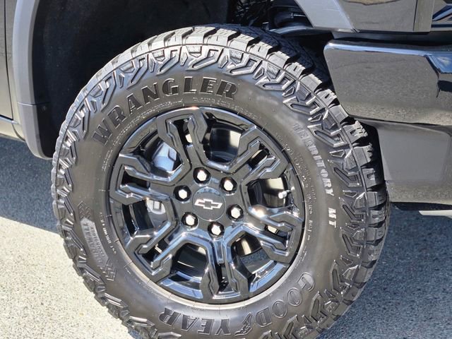 Used 2025 Chevrolet Silverado 1500 ZR2 w/ Technology Package AWD/4WD image 5