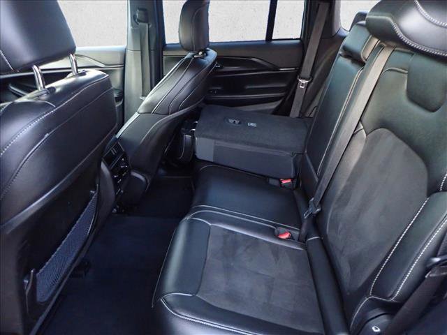 Used 2024 Jeep Grand Cherokee Altitude image 10