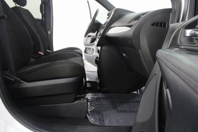 Used 2020 Dodge Grand Caravan SE image 17