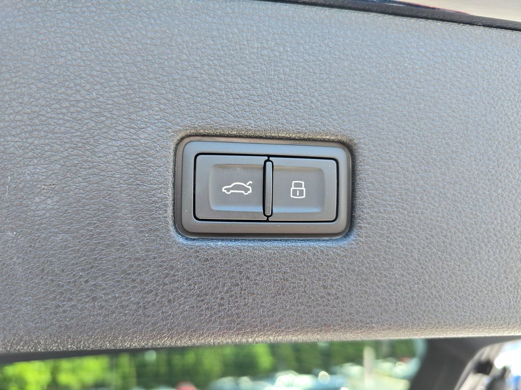 Certified 2025 Audi Q8 Prestige AWD/4WD image 13