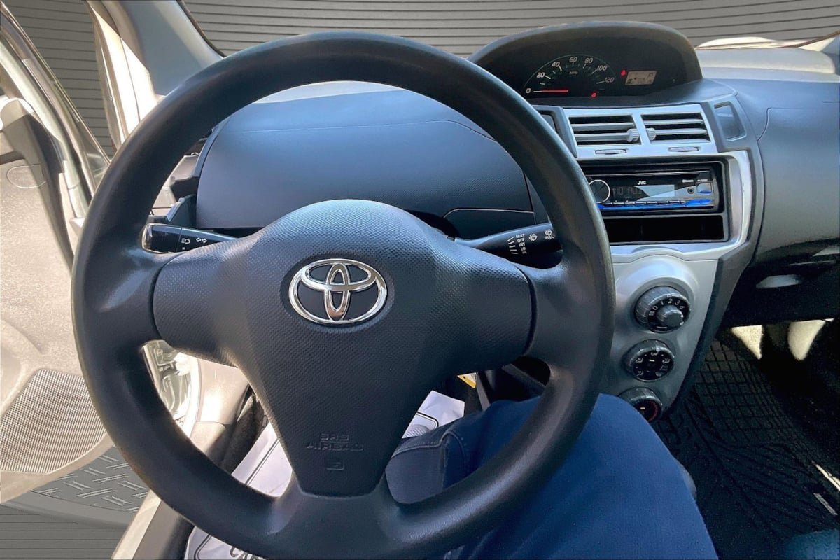 Used 2008 Toyota Yaris 2-Door Hatchback FWD image 8