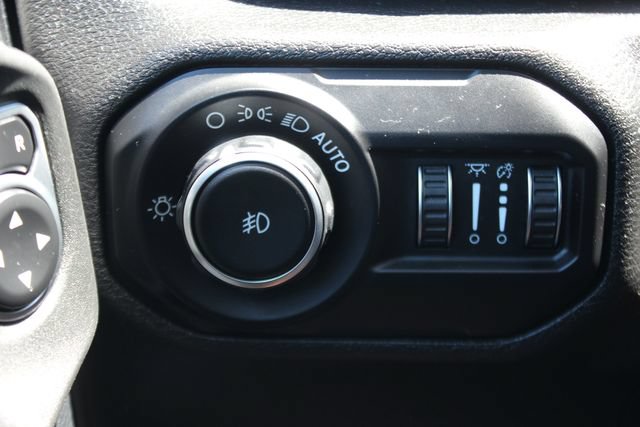 Used 2018 Jeep Wrangler Unlimited Sahara w/ Dual Top Group AWD/4WD image 34