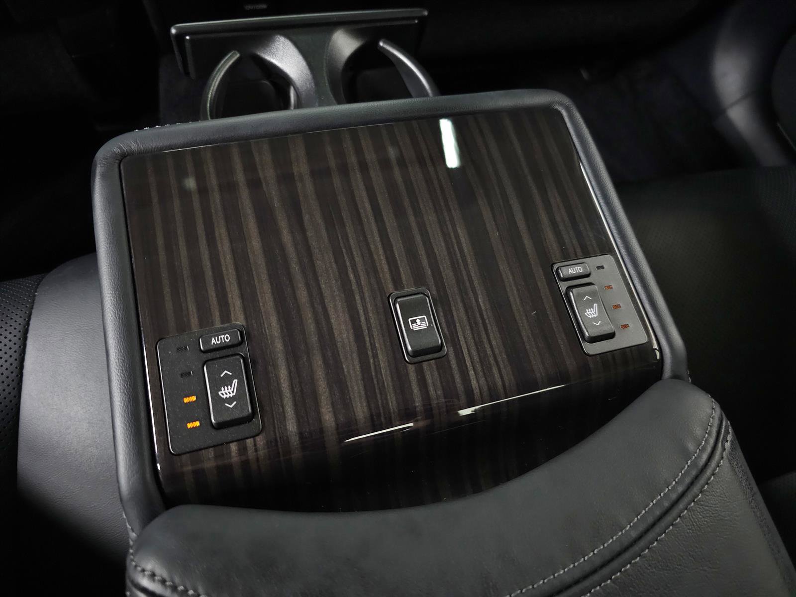 Used 2014 Lexus LS 460 AWD w/ Comfort Package image 18