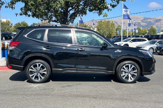 Certified 2023 Subaru Forester Limited AWD/4WD image 3