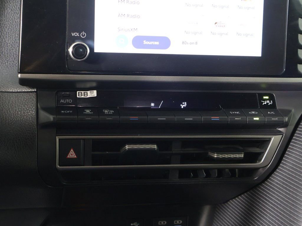 Used 2025 Toyota Camry SE image 40