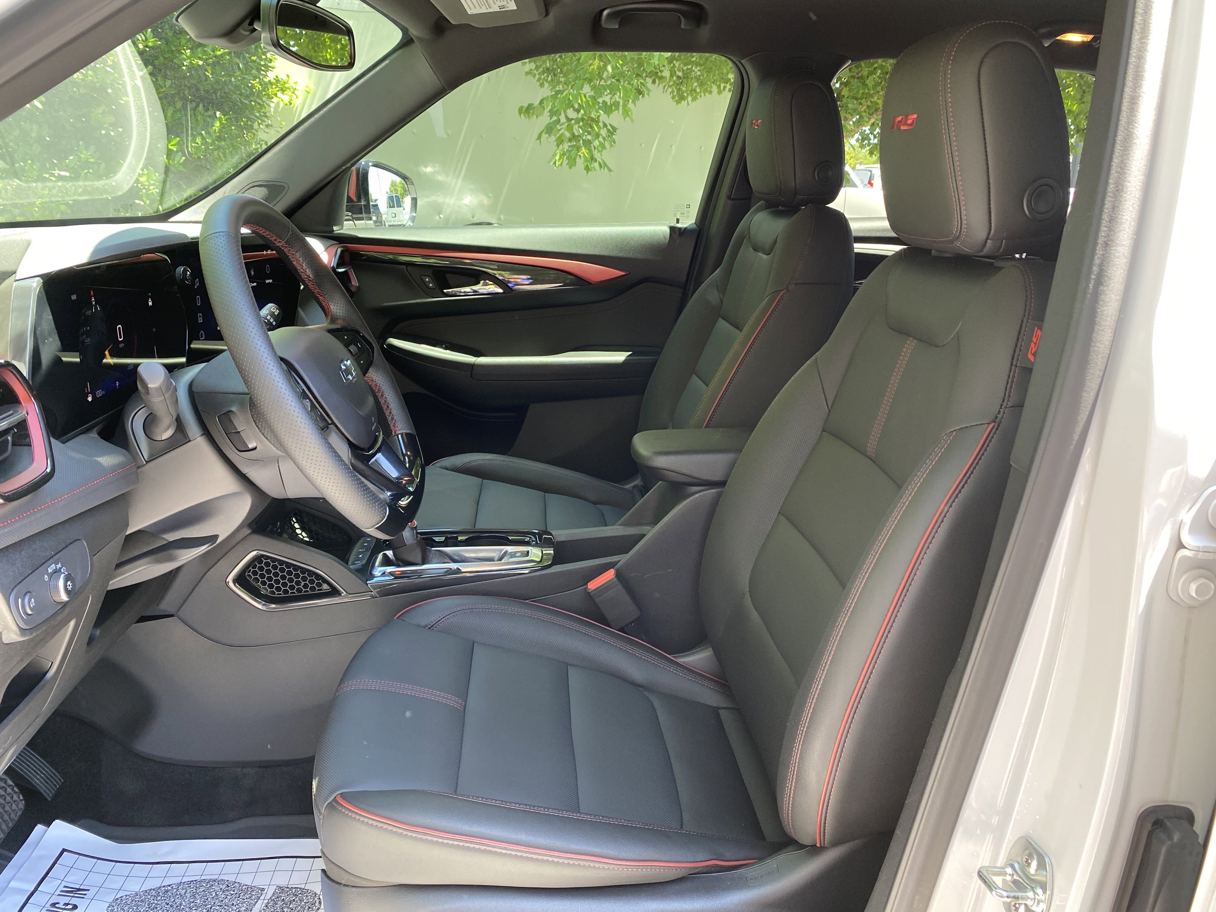 Used 2025 Chevrolet TrailBlazer RS w/ Convenience Package FWD image 16