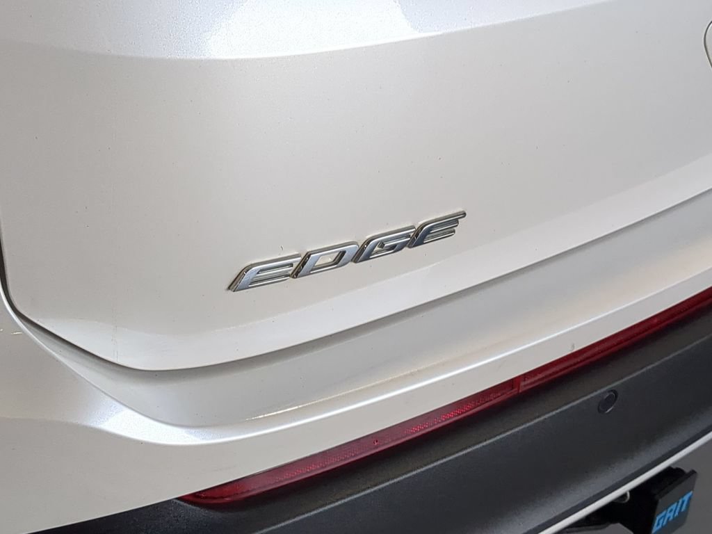 Used 2018 Ford Edge Titanium w/ Equipment Group 301A AWD/4WD image 13