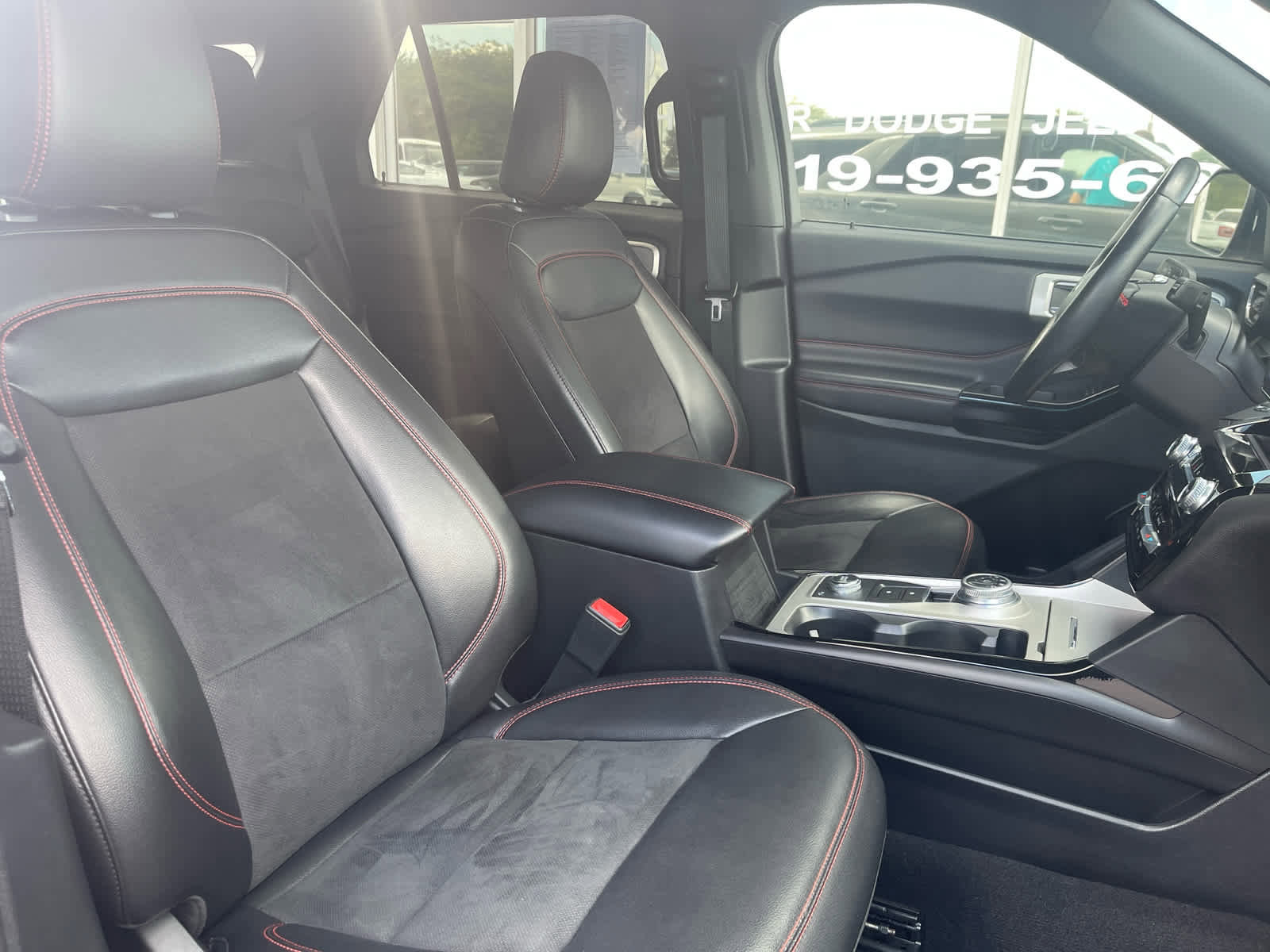 Used 2022 Ford Explorer ST-Line image 11