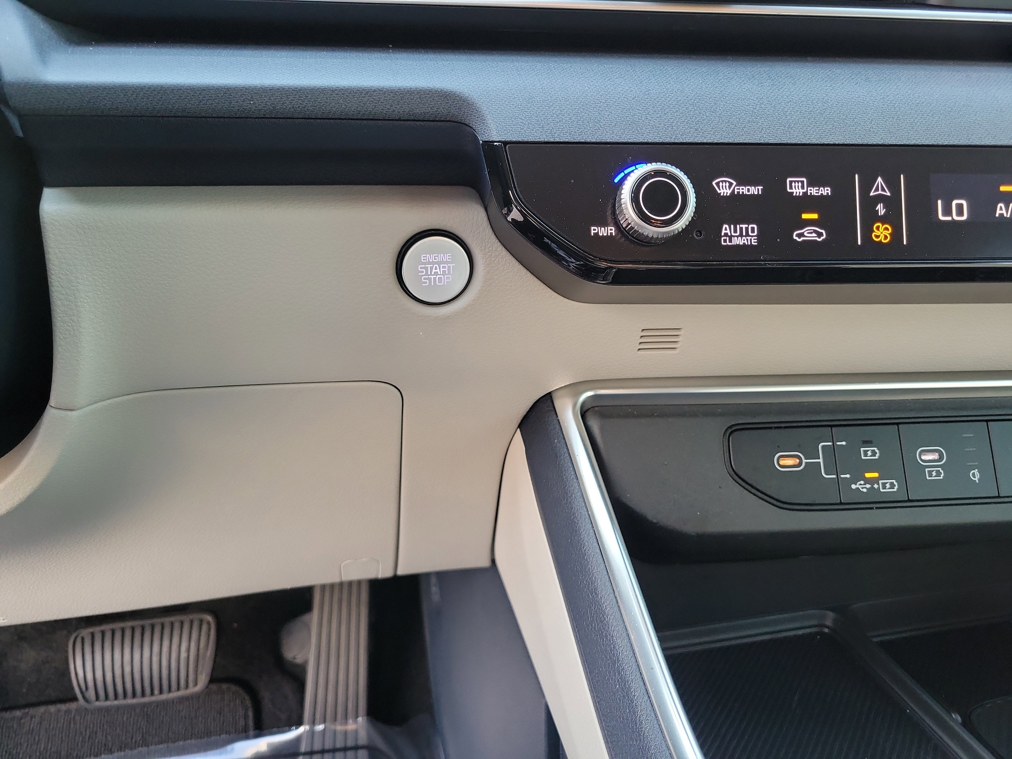 Used 2026 Kia Carnival EX FWD image 21