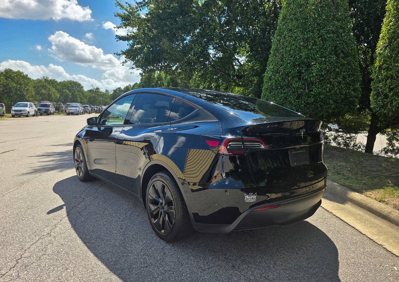 Used 2024 Tesla Model Y Long Range AWD/4WD image 3