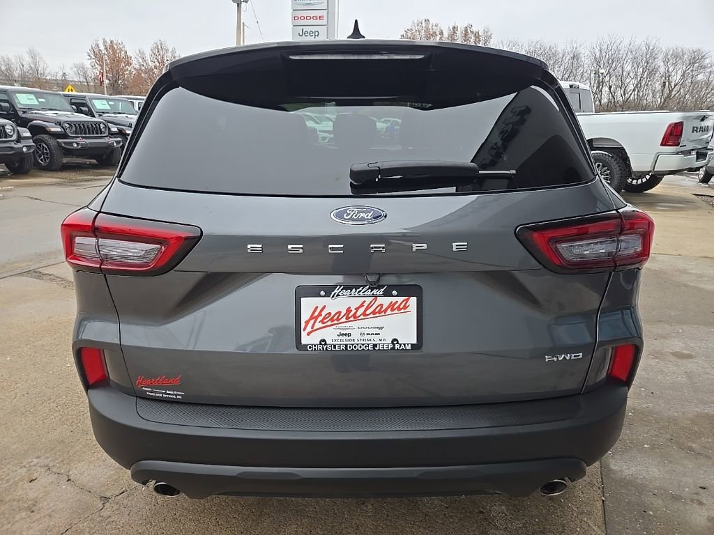 Used 2025 Ford Escape ST-Line image 8
