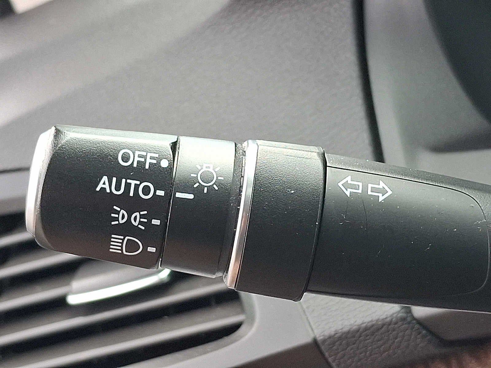 Used 2020 Acura MDX w/ Technology Package AWD/4WD image 26