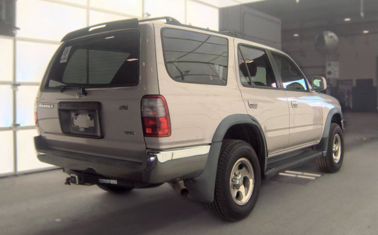 Used 2000 Toyota 4Runner SR5 w/ Upgrade Value Pkg 2 RWD image 5