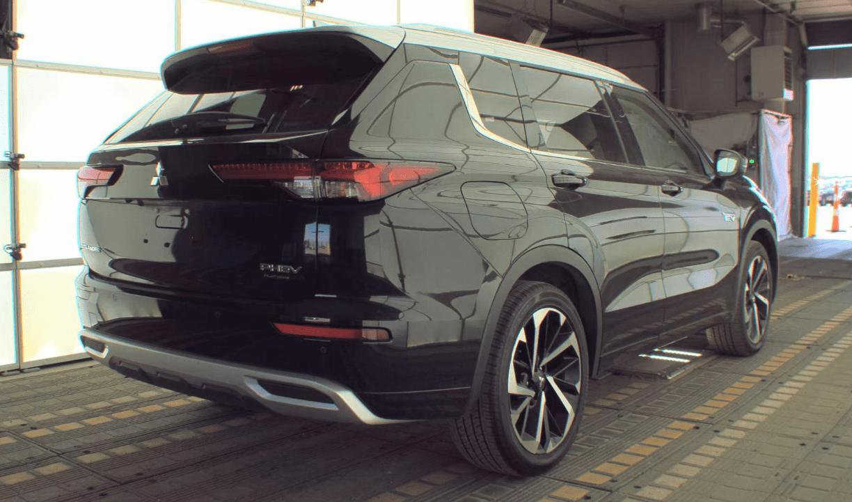 Used 2025 Mitsubishi Outlander SEL AWD/4WD image 5
