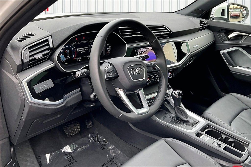 Used 2025 Audi Q3 2.0T Premium w/ Convenience Package image 17